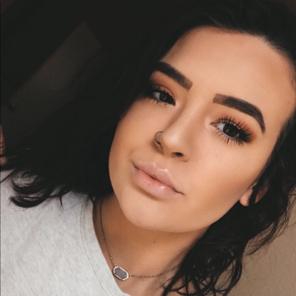 Meet your Posher, Emilee